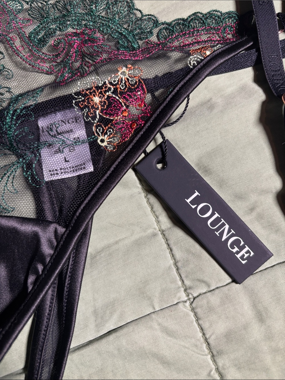 Lounge 3 Piece set w/ Black Bra, Garter Belt & Thong Jasmine - Picture 2 of 11